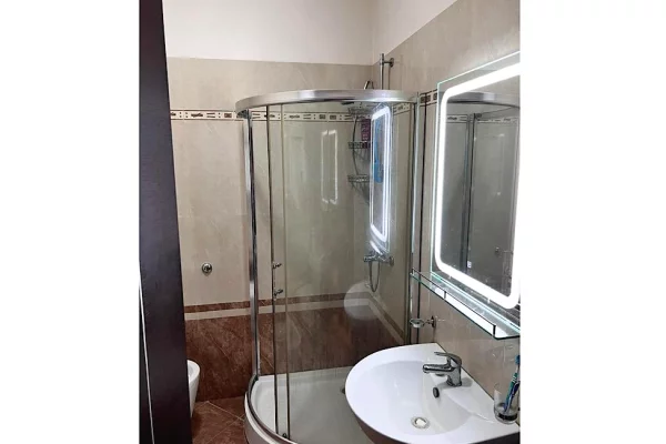 Shtepi me qera Apartament ne Tirane, 3+1, Mobilimi E mobiluar, Pagesa 80,000  Leke.
