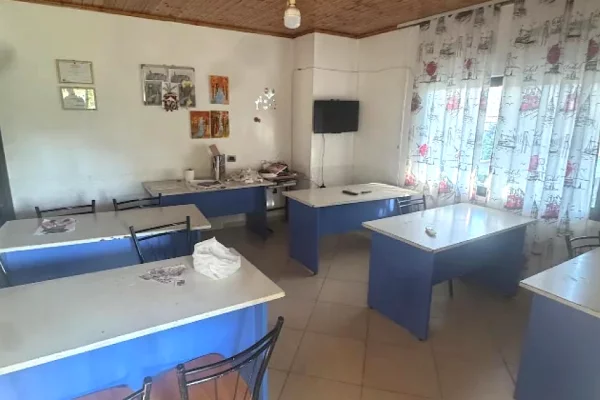 Ambient biznesi me qera 3+1 ne Tirane - 50,000 Leke