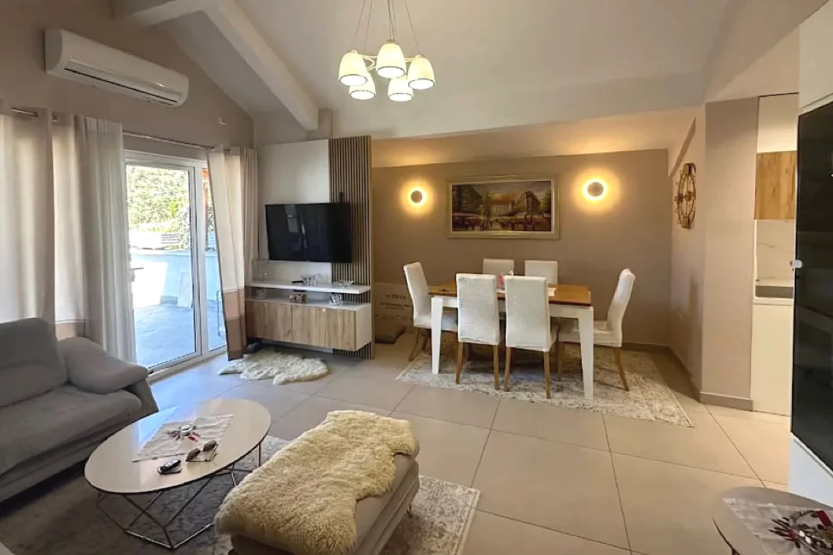Shtepi me qera Apartament ne Tirane, 2+1, Mobilimi E mobiluar, Pagesa 700  Euro.