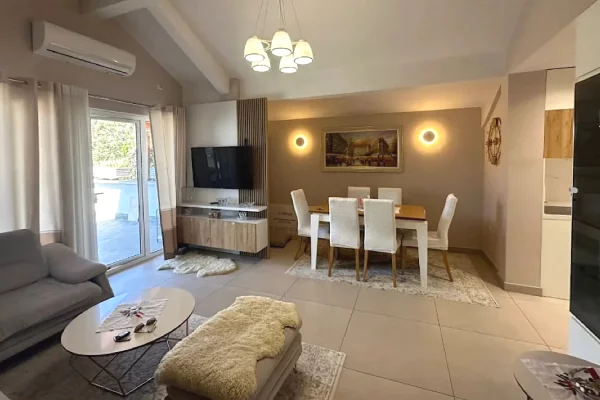 Shtepi me qera 2+1 ne Tirane - 700 Euro