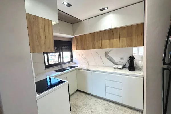 Shtepi me qera Apartament ne Tirane, 2+1, Mobilimi E mobiluar, Pagesa 700  Euro.