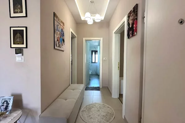 Shtepi me qera Apartament ne Tirane, 2+1, Mobilimi E mobiluar, Pagesa 700  Euro.
