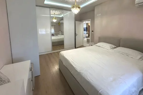 Shtepi me qera Apartament ne Tirane, 2+1, Mobilimi E mobiluar, Pagesa 700  Euro.