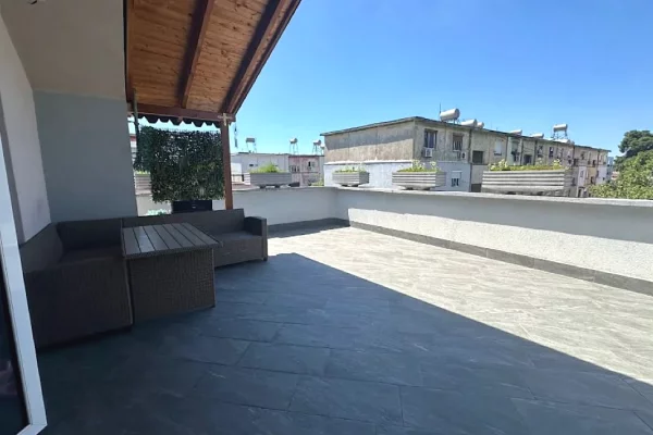 Shtepi me qera Apartament ne Tirane, 2+1, Mobilimi E mobiluar, Pagesa 700  Euro.