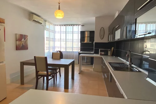 Shtepi me qera 2+1 ne Tirane - 90,000 Leke