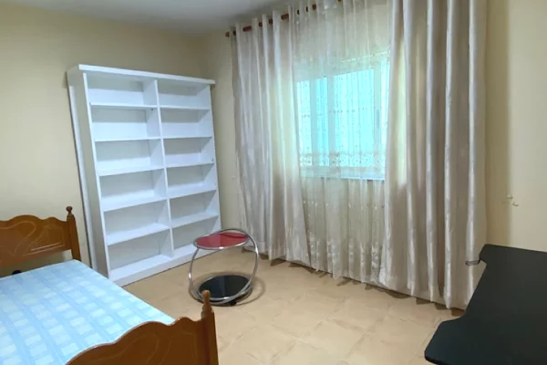 Shtepi me qera Apartament ne Tirane, 2+1, Mobilimi E mobiluar, Pagesa 90,000  Leke.