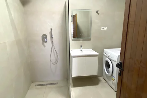 Shtepi me qera Apartament ne Tirane, 2+1, Mobilimi E mobiluar, Pagesa 90,000  Leke.