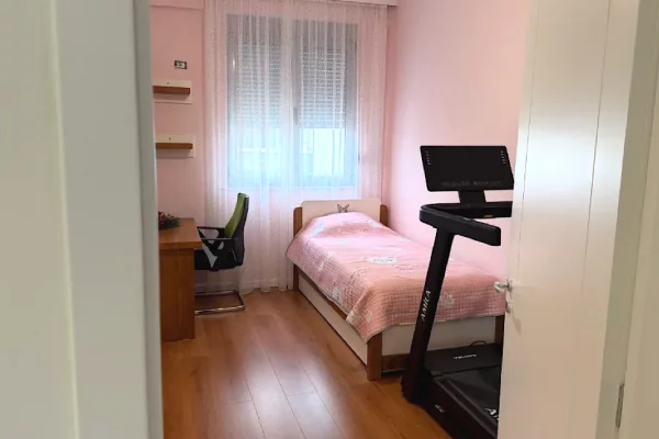 Shtepi me qera Apartament ne Tirane, 2+1, Mobilimi E mobiluar, Pagesa 75,000  Leke.