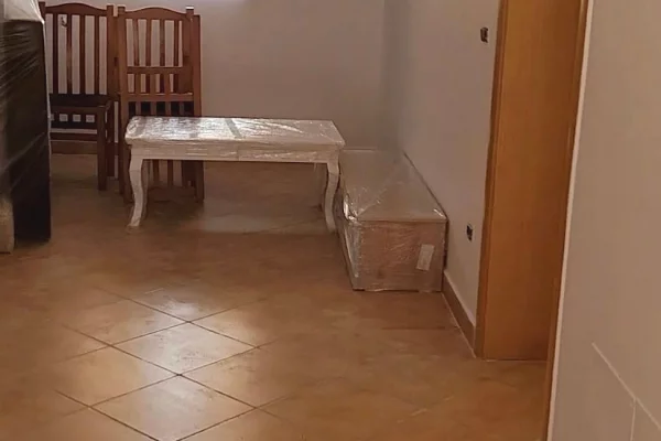 Shtepi me qera Shtepi Private ne Tirane, 1+1, Mobilimi E mobiluar, Pagesa 40,000  Leke.