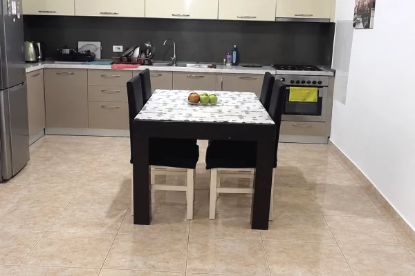 Shtepi me qera 1+1 ne Tirane - 40,000 Leke