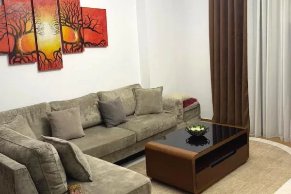 Shtepi me qera 2+1 ne Tirane - 40,000 Leke