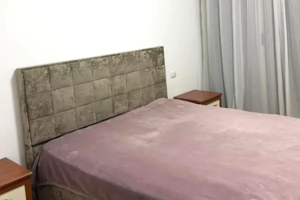 Shtepi me qera Apartament ne Tirane, 2+1, Mobilimi E mobiluar, Pagesa 40,000  Leke.
