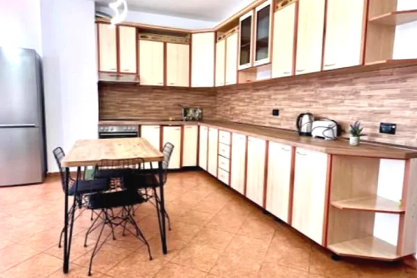 Shtepi me qera Apartament ne Tirane, 2+1, Mobilimi E mobiluar, Pagesa 60,000  Leke.