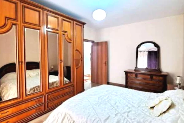 Shtepi me qera Apartament ne Tirane, 2+1, Mobilimi E mobiluar, Pagesa 75,000  Leke.