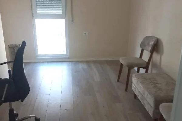 Shtepi me qera Apartament ne Tirane, 2+1, Mobilimi E mobiluar, Pagesa 50,000  Leke.