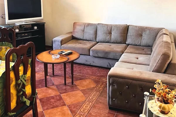 Apartament 2+1 me Qera ne Xhamllik (ID R22058) Tirane