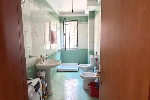 Shtepi me qera Apartament ne Tirane, 1+1, Mobilimi E mobiluar, Pagesa 40,000  Leke.
