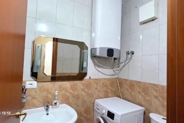 Shtepi me qera Apartament ne Tirane, 2+1, Mobilimi E mobiluar, Pagesa 60,000  Leke.