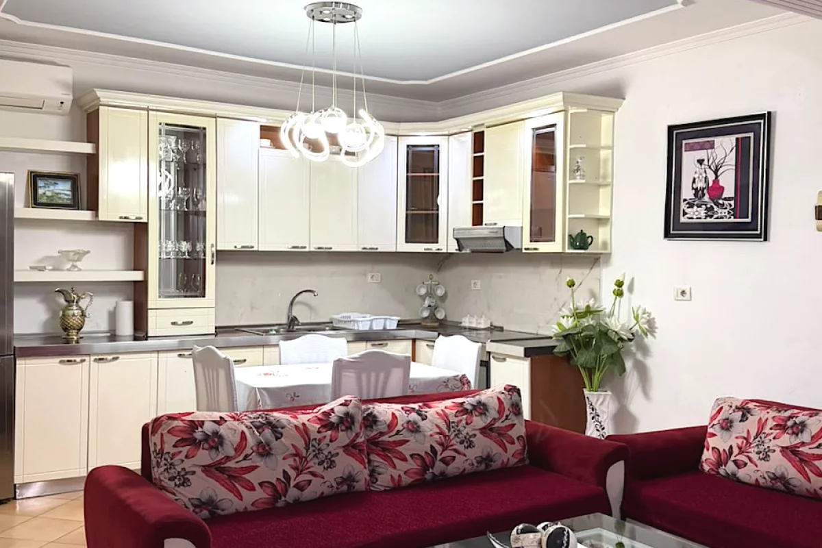 Shtepi me qera Apartament ne Tirane, 2+1, Mobilimi E mobiluar, Pagesa 50,000  Leke.