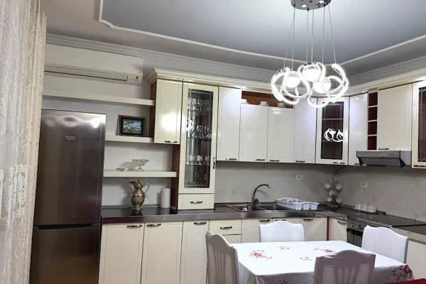 Shtepi me qera Apartament ne Tirane, 2+1, Mobilimi E mobiluar, Pagesa 50,000  Leke.