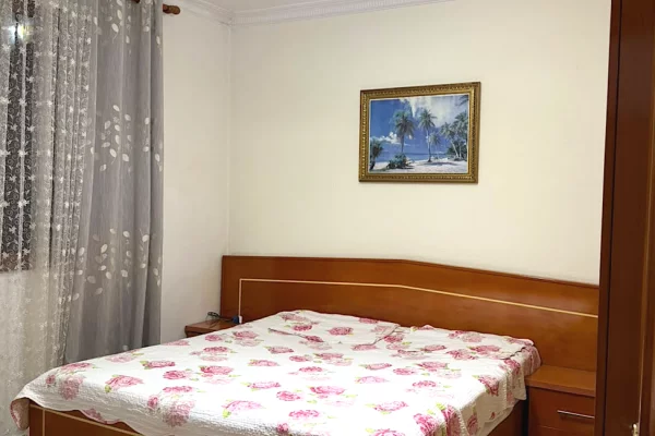 Shtepi me qera Apartament ne Tirane, 2+1, Mobilimi E mobiluar, Pagesa 50,000  Leke.