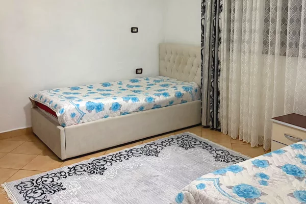 Shtepi me qera Apartament ne Tirane, 2+1, Mobilimi E mobiluar, Pagesa 50,000  Leke.