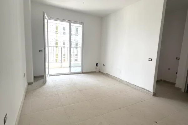 Shtepi ne shitje Apartament ne Tirane, 1+1, Mobilimi Bosh, pa mobiluar, Pagesa 67,000  Euro.