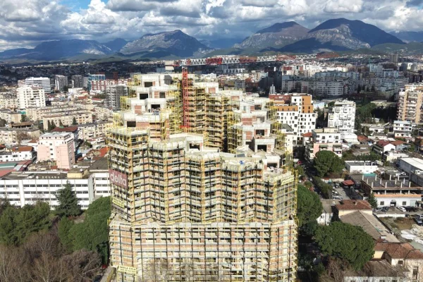 Shtepi ne shitje Apartament ne Tirane, 2+1, Mobilimi Bosh, pa mobiluar, Pagesa 160,000  Euro.