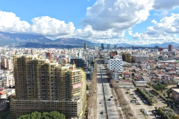 ☄️ Apartament 2+1 në Shitje te Rezidenca Colonnade, pranë Zogut të Zi!