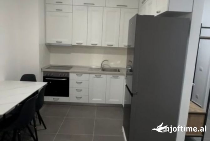 Jepet me qera Apartament 2+1 tek Univers City