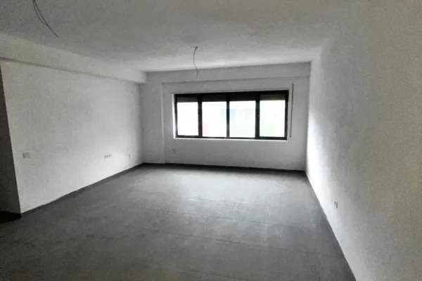 Shtepi ne shitje Apartament ne Tirane, 2+1, Mobilimi Bosh, pa mobiluar, Pagesa 180,000  Euro.