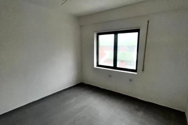 Shtepi ne shitje Apartament ne Tirane, 2+1, Mobilimi Bosh, pa mobiluar, Pagesa 180,000  Euro.