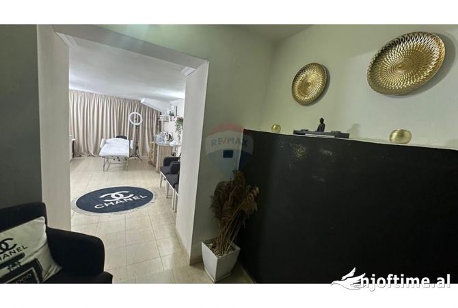 Ambiente Commerciale in Vendita 1+1 a Tirana - 95,000 Euro