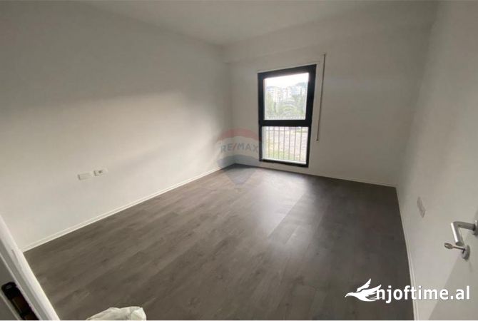 Ambiente Commerciale in Affitto 3+1 a Tirana - 600 Euro