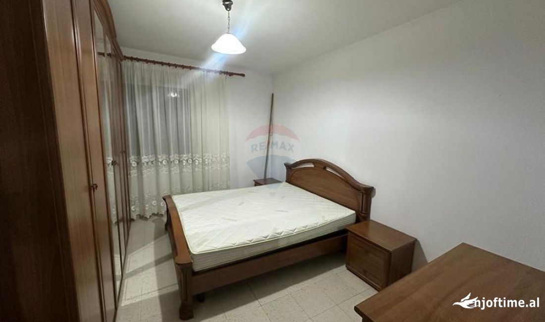Shtepi ne shitje Apartament ne Tirane, 2+1, Mobilimi E mobiluar, Pagesa 155,000  Euro.