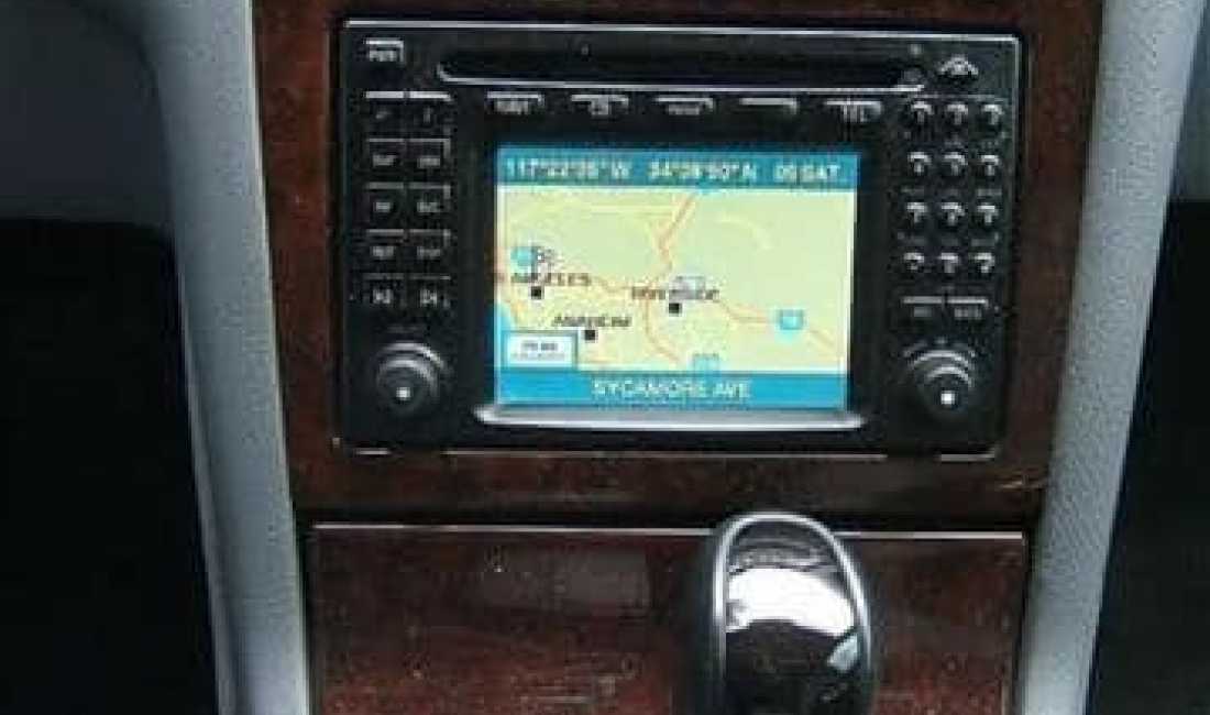 Navigator per Mercedes Benz W210 dhe ML