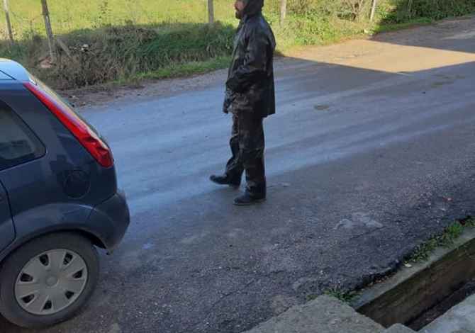 Veshje dhe Aksesor per te Rritur ne Tirane - 2,000 Leke