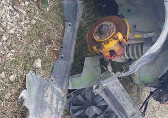 Blej dhe Shes makina per pjese kembimi