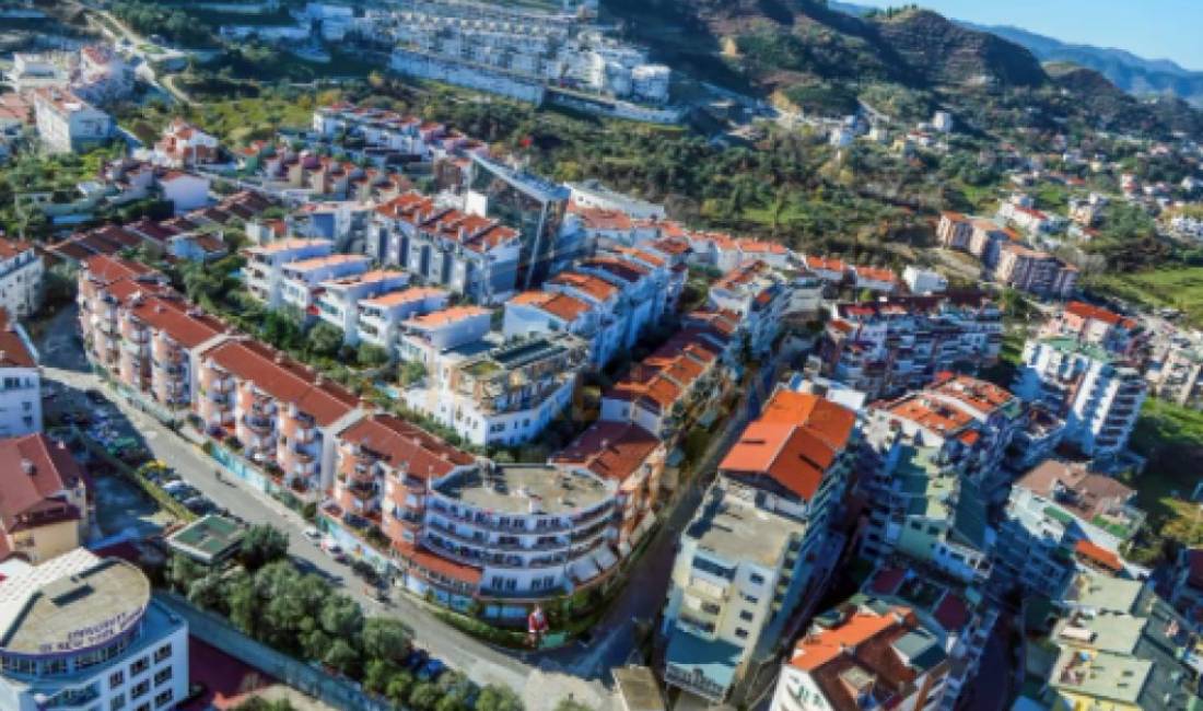 Shtepi ne shitje Duplex(shtepi me 2 kate) ne Tirane, 3+1, Mobilimi E mobiluar, Pagesa 240,000  Euro.