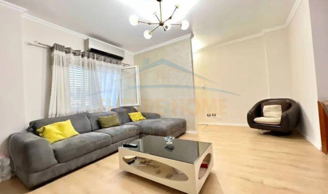 Shtepi ne shitje Apartament ne Tirane, 2+1, Mobilimi E mobiluar, Pagesa 220,000  Euro.