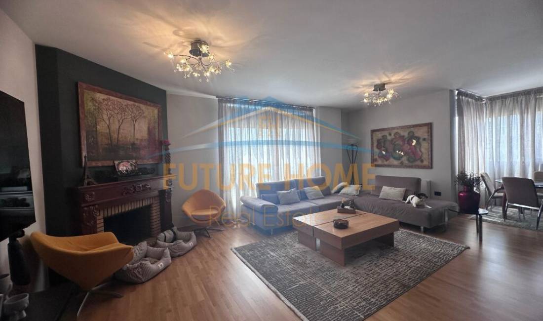 Duplex (casa a 2 piani) in vendita a Tirana 3+1, Arredato