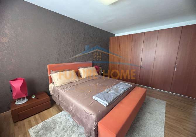 Duplex (casa a 2 piani) in vendita a Tirana 3+1, Arredato