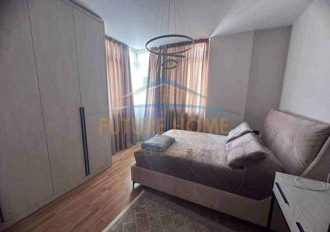 Duplex (casa a 2 piani) in vendita a Tirana 3+1, Arredato