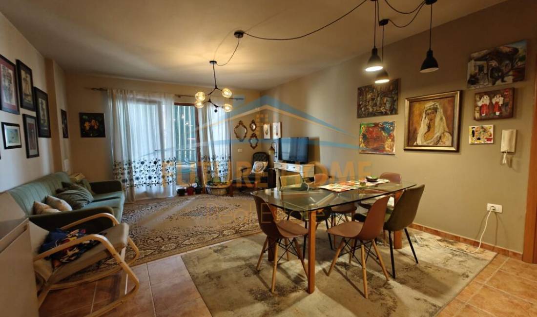 Shtepi me qera Apartament ne Tirane, 2+1, Mobilimi E mobiluar, Pagesa 1,000  Euro.