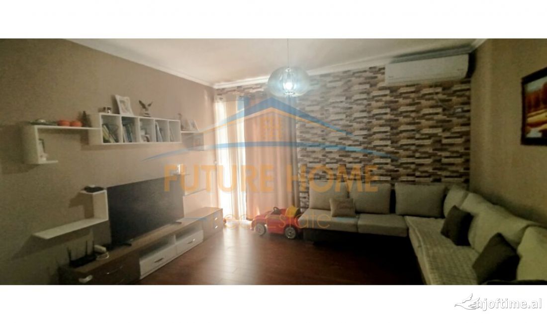Shtepi ne shitje Apartament ne Tirane, 2+1, Mobilimi E mobiluar, Pagesa 165,000  Euro.