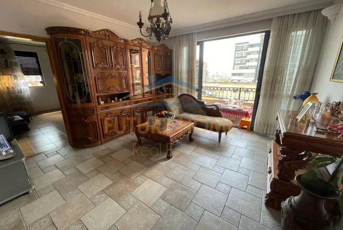 Shtepi ne shitje Apartament ne Tirane, 3+1, Mobilimi E mobiluar, Pagesa 167,000  Euro.
