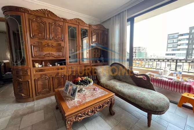 Shtepi ne shitje Apartament ne Tirane, 3+1, Mobilimi E mobiluar, Pagesa 167,000  Euro.