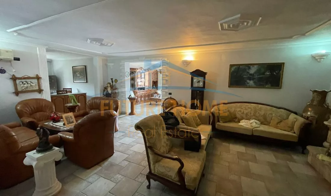 Shtepi ne shitje Apartament ne Tirane, 3+1, Mobilimi E mobiluar, Pagesa 167,000  Euro.