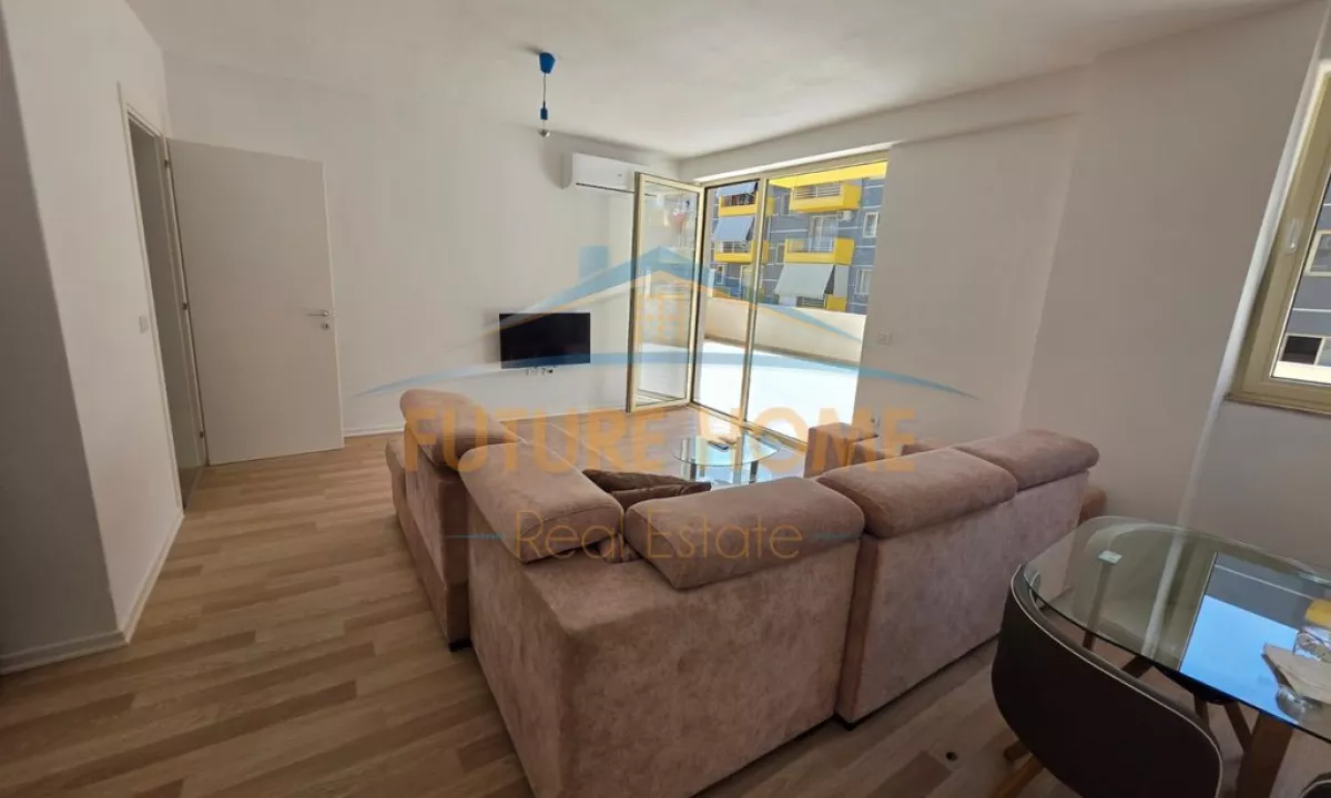 Shtepi ne shitje Apartament ne Tirane, 2+1, Mobilimi Pjeserisht e mobiluar, Pagesa 140,000  Euro.