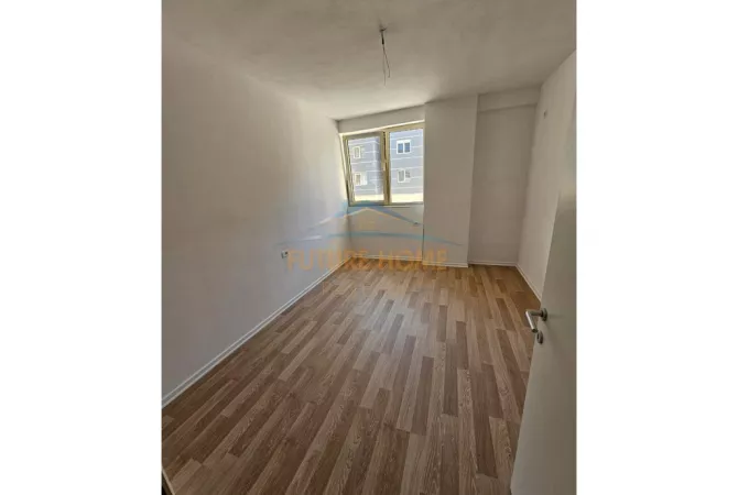 Shtepi ne shitje Apartament ne Tirane, 2+1, Mobilimi Pjeserisht e mobiluar, Pagesa 140,000  Euro.